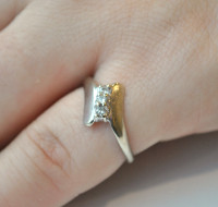 10K DIAMOND RING