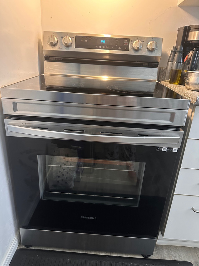 Selling  , fridge, stove, microwave and stand for microwave  in Refrigerators in Mississauga / Peel Region - Image 4
