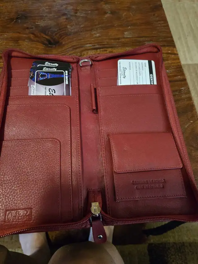 leather  travel wallet new rfid in Women's - Bags & Wallets in Barrie - Image 2