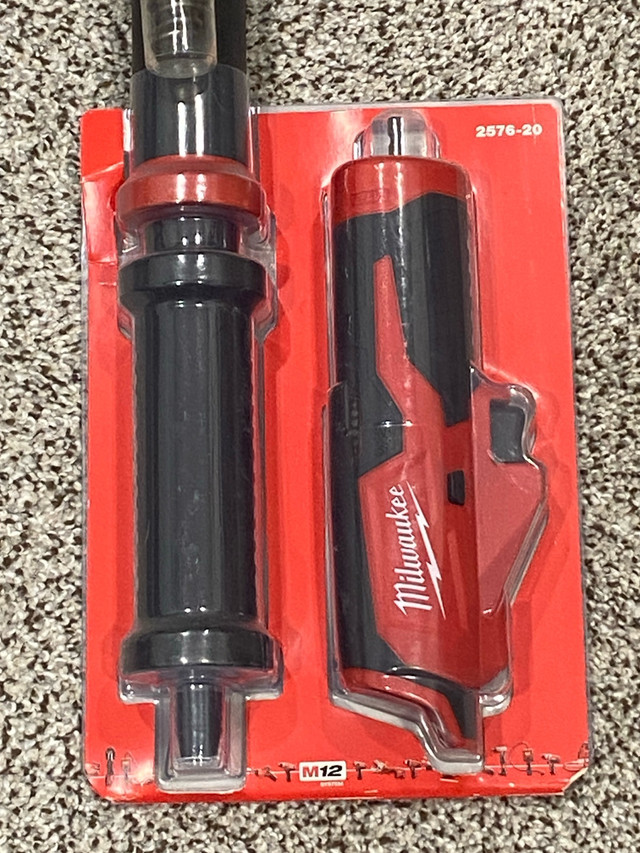 New Free Battery & Charger Milwaukee M12 6Ft. Toilet Auger Kit in Power Tools in Saskatoon - Image 2