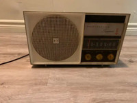 Vintage 1960 Westinghouse AM tube radio