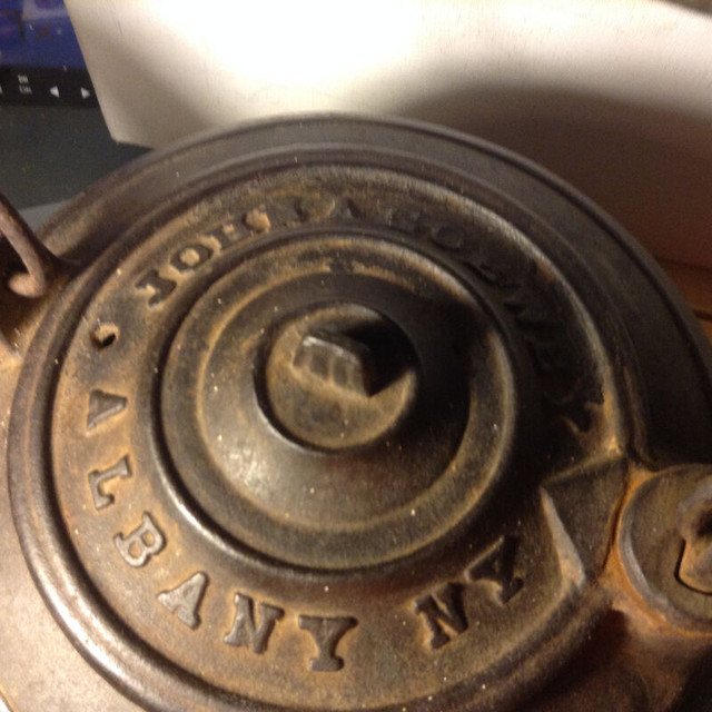 Antique  Cast Iron LG. TEA KETTLE in Arts & Collectibles in Vancouver - Image 2