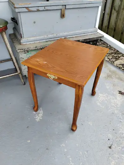 Cute little occasional table with nice handle, no drawer. Could use a little touch up or a good upcy...