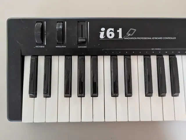 i61 Midiplus controller keyboard  in Pianos & Keyboards in Hamilton - Image 3