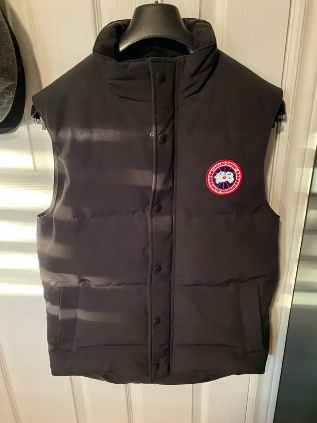 Canada Goose Vest in Men's in City of Toronto - Image 2