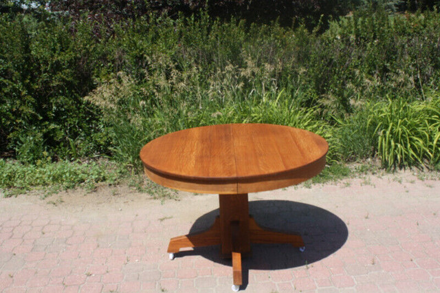 Antique solid oak round pedestal table in Other in Regina - Image 2