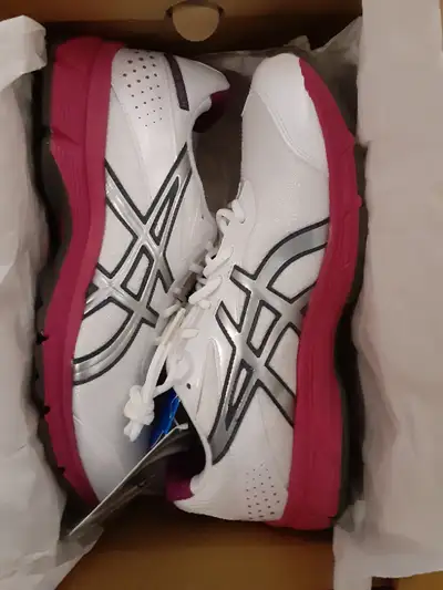 ASICS Womens running shoes 9.5, View more