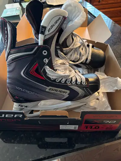Men’s hockey skates, View more