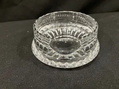 Clear round dish 4.5" diameter cash or etransfer only shipping not included