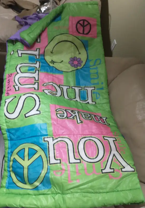 Girls sleeping bag in Fishing, Camping & Outdoors in Kitchener / Waterloo - Image 2