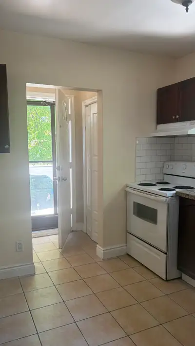 Upper floor for rent With a parking space Centralized Ac & Heat Kennedy & Lawrence Intersection