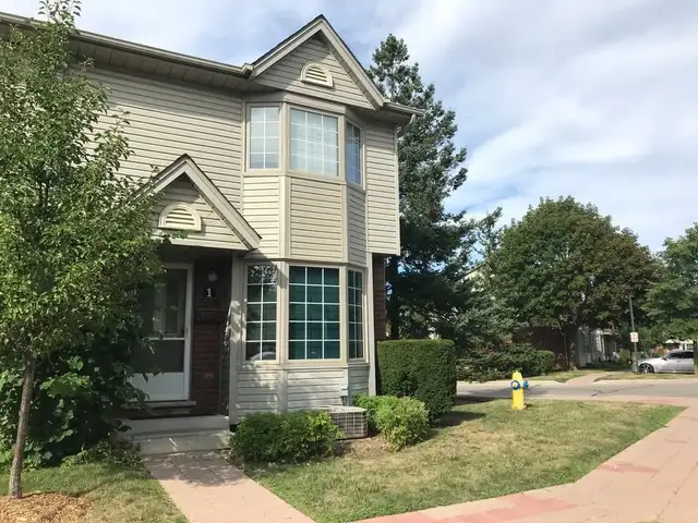beautiful 3 bed townhouse for rent near north Costco