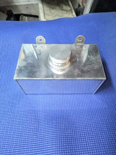 Custom made crome gas tank for any use. See pictures has scratches 35$ Pick up in ajax