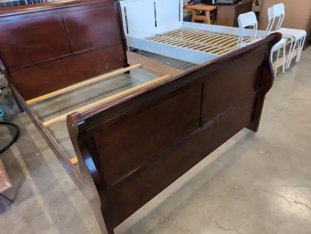 QUEEN SIZE SLEIGH BED FRAME WITH SLATS - in Beds & Mattresses in Delta/Surrey/Langley - Image 5