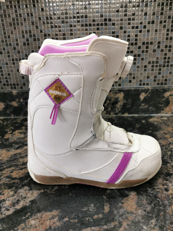 Ladies 51/50 Snowboard Boots in Snowboard in Calgary
