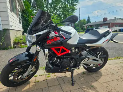 2013 Aprilia Shiver 750 powerful and stylish Italian naked bike V-Twin engine perfect blend of aggre...