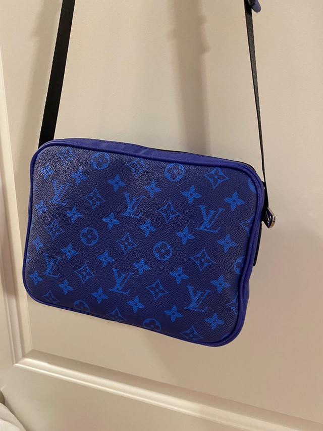 Louis Vuitton LV Mens Messenger Bag, Men's, City of Toronto