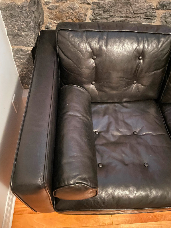 All Leather 3 seater Mid-Century couch purchased for $6000 usd dans Sofas et futons  à Ville de Montréal - Image 3