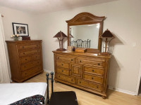 Broyhill Wood bedroom furniture set