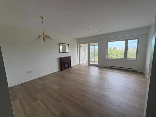Spacious condo near MUN $2100 POU