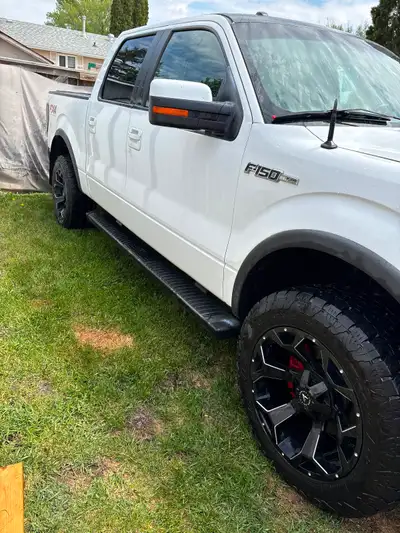 This truck has every option you could get in 2013, comes with new brakes all around, new front rotor...