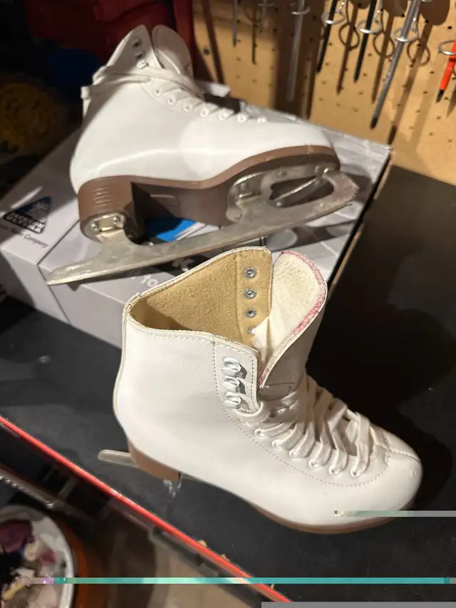 Jackson Glacier 120 Figure Skate in Skates & Blades in St. Catharines - Image 5