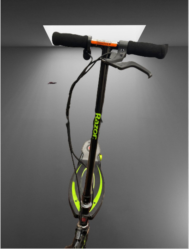 RAZOR ELECTRIC SCOOTER FOR AGES 8 AND ABOVE in Other in Oshawa / Durham Region - Image 2