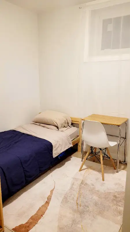 Bright high ceiling basement Room63013096547585121