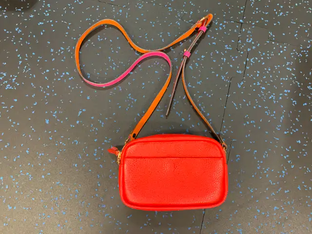 Tory Burch crossbody bag in Women's - Bags & Wallets in Kitchener / Waterloo - Image 4