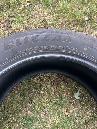 Like New! Winter tires with less than 500 km’s on them. Sold the vehicle I had so don’t need them an...