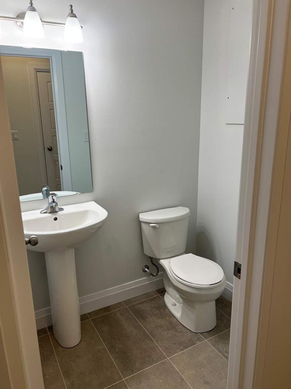 2 Bedroom Townhouse. 19 - 600 Victoria Street South 3