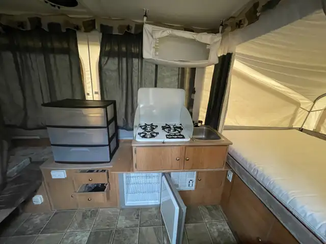 Tente-Roulotte 2008, 6 places. 839 kg / 1839 lbs in RVs & Motorhomes in Lanaudière - Image 5