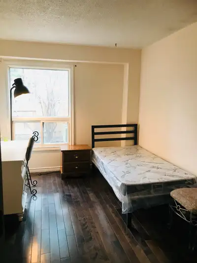 UTM room for rent, 15 mins walk to campus