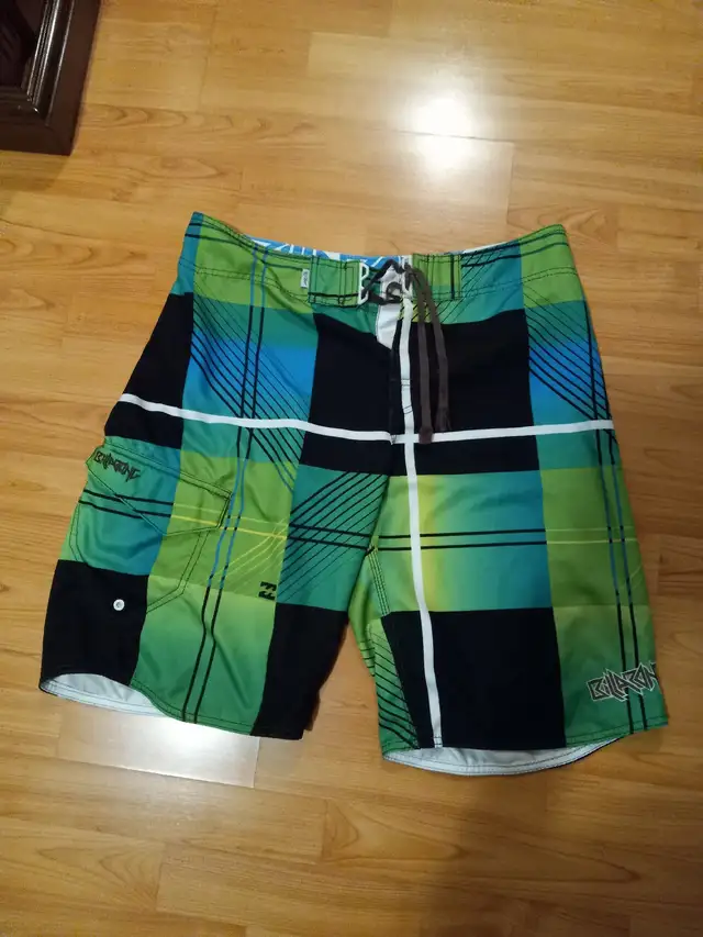 Men's Shorts - size 34 with drawstring in Men's in Edmonton - Image 2