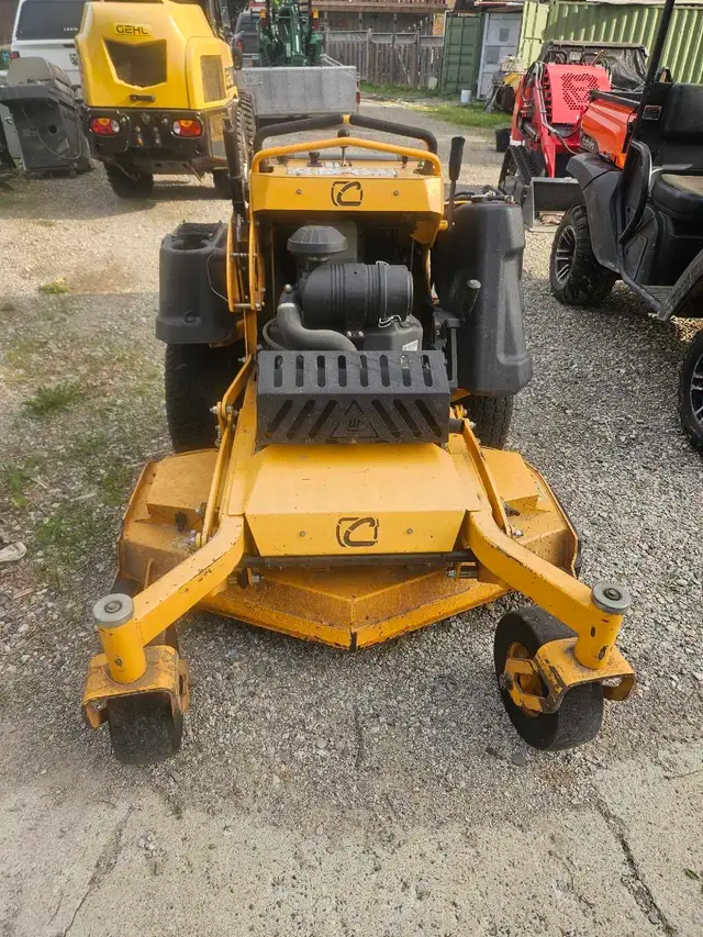 commercial stand on mower in Lawnmowers & Leaf Blowers in Kitchener / Waterloo - Image 7