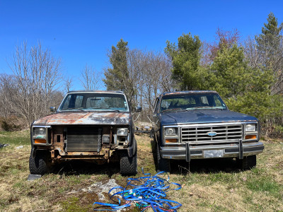 1985 Ford Bronco Custom 4x4 & 1986 Ford Bronco XLT 4x4