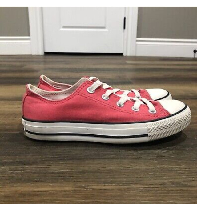 Pink Converse. Sizes 6 & 8 (women's) in Women's - Shoes in City of Toronto - Image 2