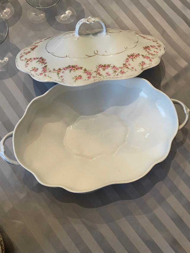 China bridal rose made in Austria covered dish in Kitchen & Dining Wares in Mississauga / Peel Region - Image 3