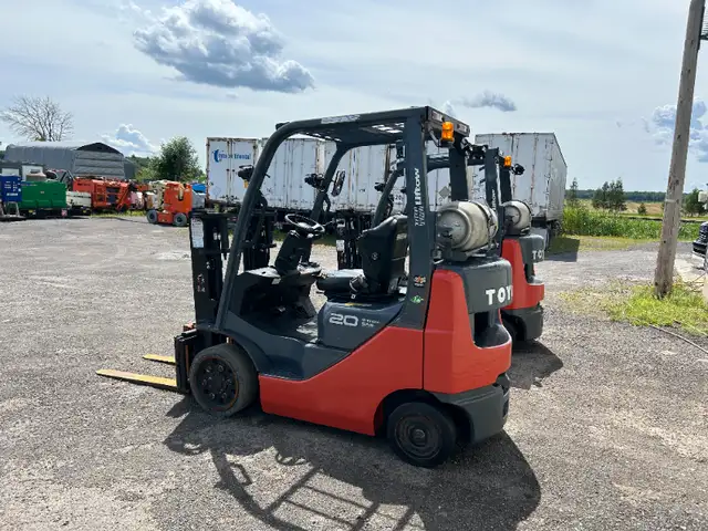 WOW!!! 2017 Toyota 8FGCU20 LPG Forklift / Lift Truck in Other in City of Toronto - Image 5
