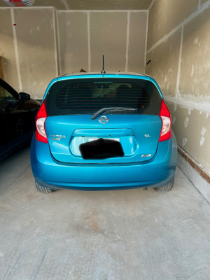 2015 Nissan Versa SV hatchback
