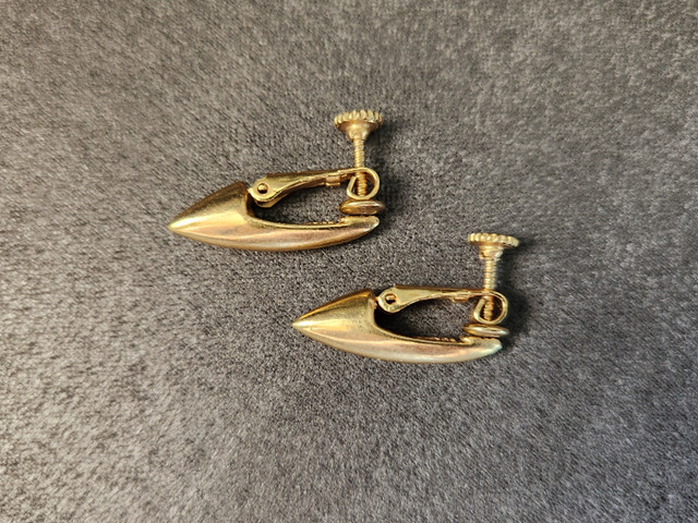 Vintage VENDOME gold-tone clip-on screw-back earrings in Jewellery & Watches in Fredericton - Image 3