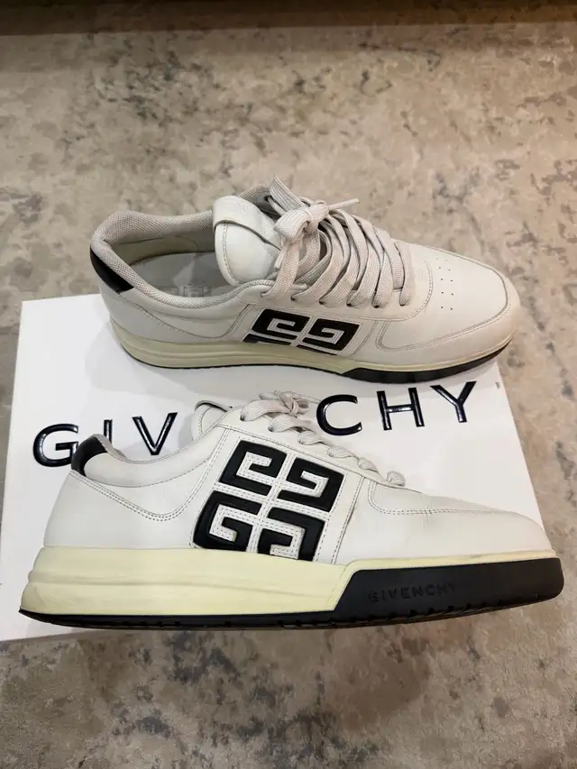 Givenchy 4G Sneaker Mens size 9US 42 EU in Men's Shoes in City of Toronto - Image 2