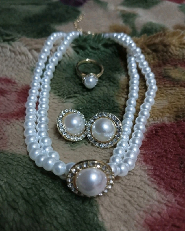 Pearl Choker 3 piece set in Jewellery & Watches in Mississauga / Peel Region - Image 2