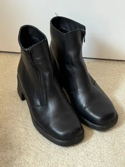 NATURALIZER Women's Leather Block Heel Ankle Boots, size 8, View more