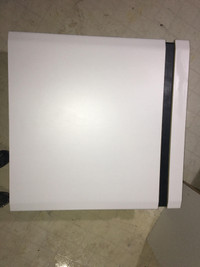 Tables basses blanches avec lignes noires, H2P, prix flexible