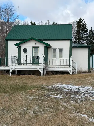 House for sale to move or salvage. Call or text for any information or inquiries. Located near Gains...