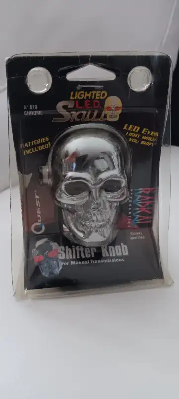 SKULL HEAD SHIFTER KNOB LIGHTED LED EYES FOR MANUAL TRANSMISSIONS