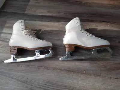 Size 3 Jackson Mystique Figure Skates, View more