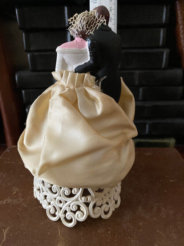 Vtg beautiful wedding topper couple in Arts & Collectibles in Markham / York Region - Image 3