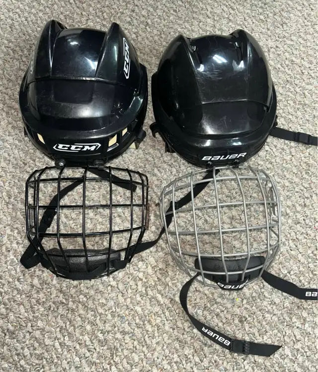 Small hockey equipment  in Hockey in Brantford - Image 5